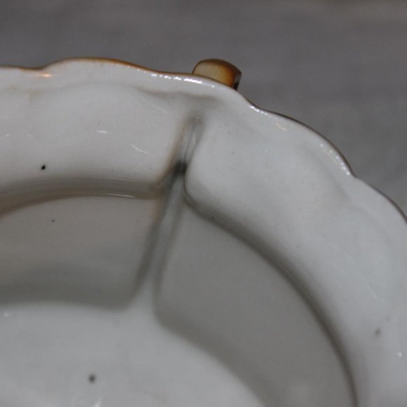 VINTAGE CROWN VIENNA AUSTRIA SUGAR BOWL 2 HANDLES SCALLOPED FLORAL GOLD TRIM - Picture 5 of 6